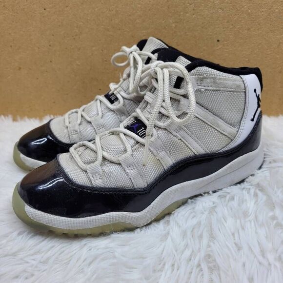 AIR JORDAN 11 RETRO 'CONCORD' 2018  378039-100  Size 2Y - Picture 1 of 12